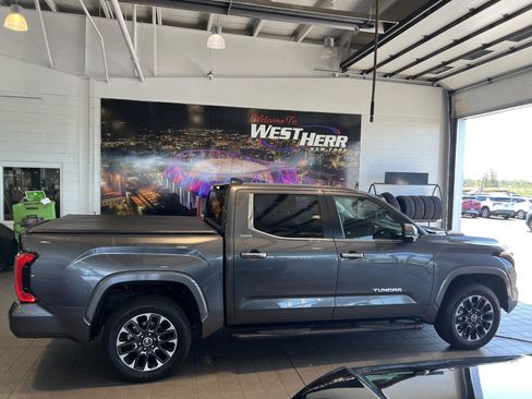 Used 2024 Toyota Tundra Limited AWD/4WD image 11