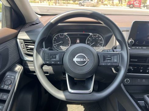 Used 2023 Nissan Rogue S image 12