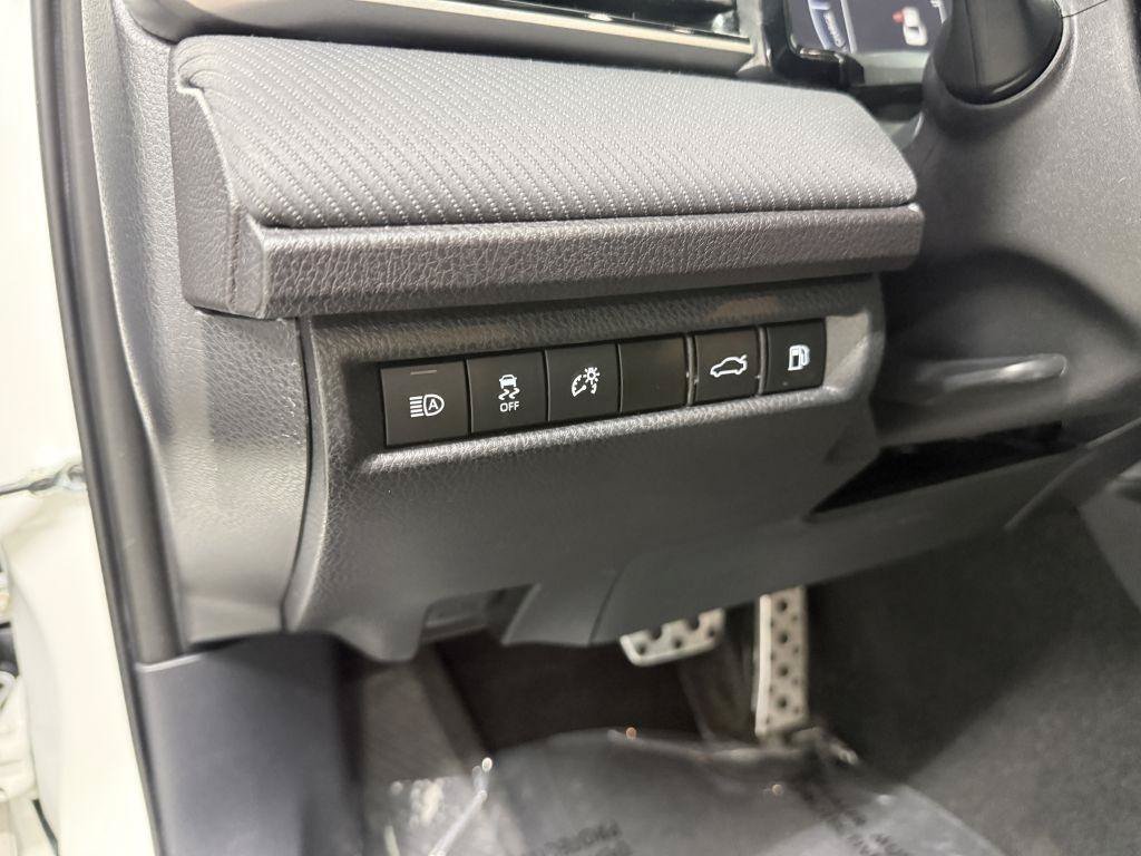 Used 2025 Toyota Camry SE FWD image 13