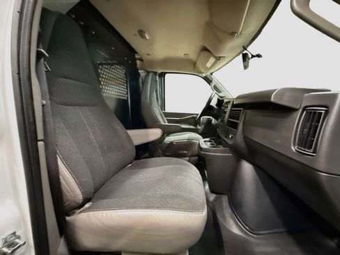 Used 2025 Chevrolet Express 2500 w/ Driver Convenience Package RWD image 26