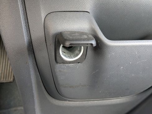 Used 2019 Chevrolet Bolt Premier w/ Infotainment Package image 26