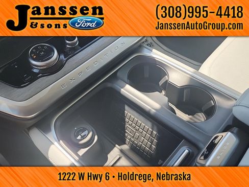 Used 2025 Ford Expedition Platinum w/ Driver's Package AWD/4WD image 33