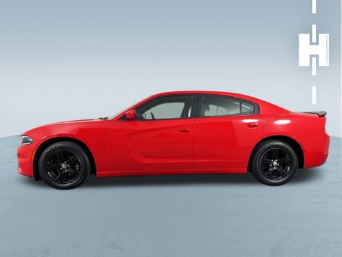 Used 2022 Dodge Charger SXT image 4