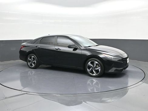 Used 2023 Hyundai Elantra SEL w/ Convenience Package FWD image 17