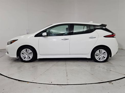 Used 2022 Nissan Leaf S image 3