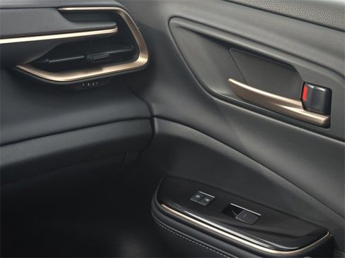 Used 2025 Toyota Crown Limited image 38