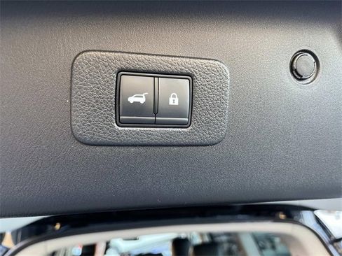 Used 2023 Nissan Armada SL image 13