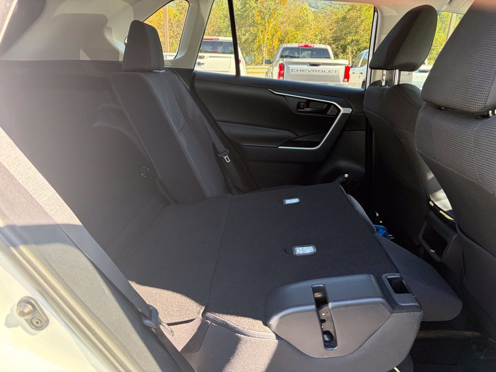 Used 2019 Toyota RAV4 LE FWD image 29