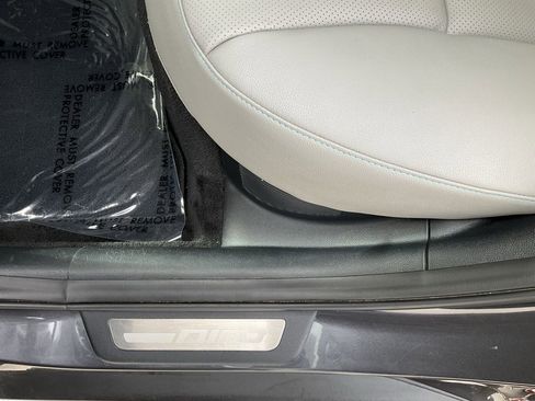 Used 2019 Kia Niro EX Premium w/ Sunroof Package image 26