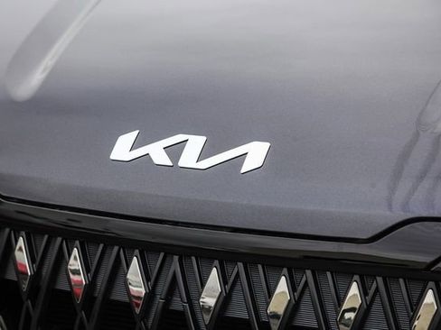 New 2026 Kia Carnival EX FWD image 13