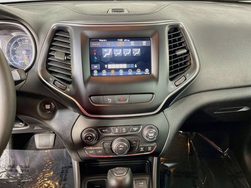 Used 2020 Jeep Cherokee Latitude Plus FWD image 22