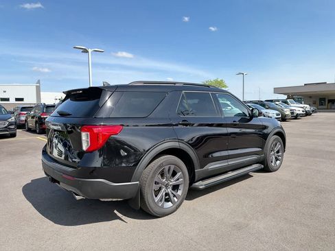 Used 2024 Ford Explorer XLT w/ Equipment Group 202A AWD/4WD image 13