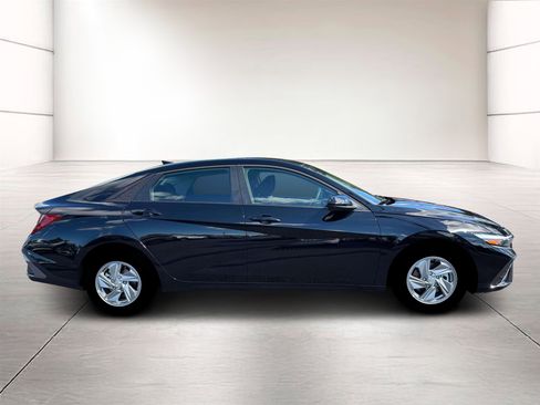 New 2026 Hyundai Elantra SE image 9