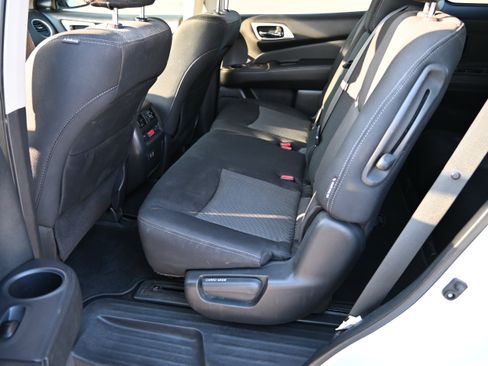 Used 2019 Nissan Pathfinder SV FWD image 11
