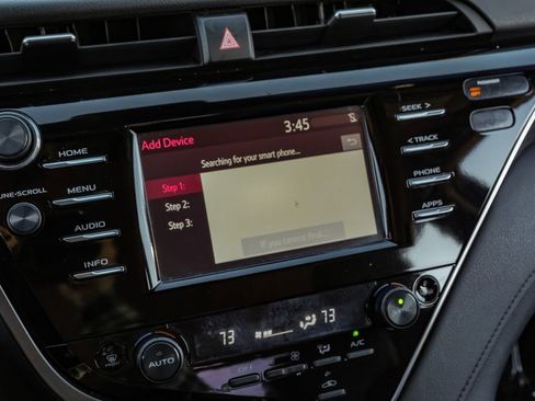 Used 2018 Toyota Camry XLE image 34