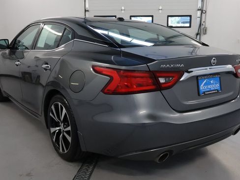 Used 2017 Nissan Maxima Platinum w/ Interior Lighting Package FWD image 5