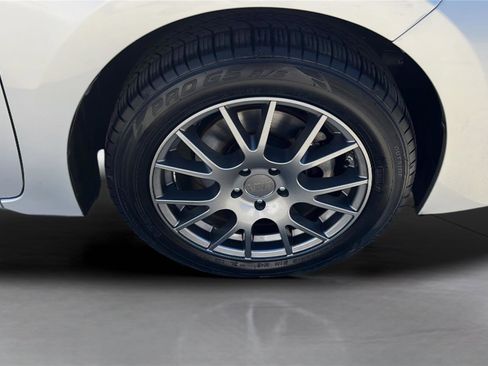 Used 2017 Toyota Corolla LE image 14