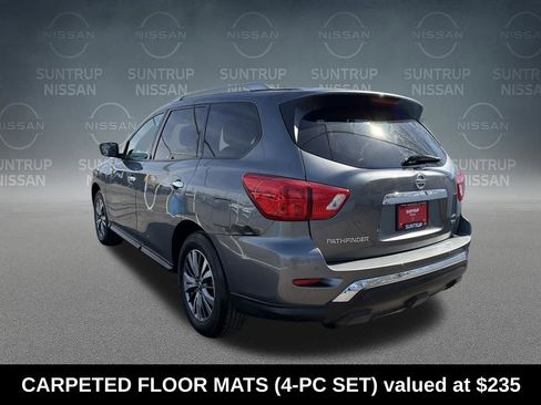 Used 2018 Nissan Pathfinder SV image 2