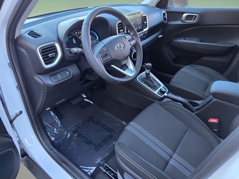 New 2025 Hyundai Venue SEL image 24