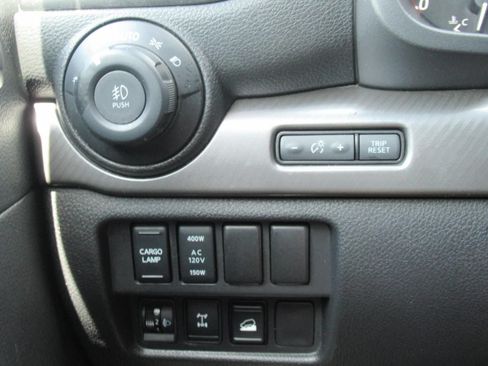 Used 2022 Nissan Titan PRO-4X w/ Pro-4x Convenience Package AWD/4WD image 23