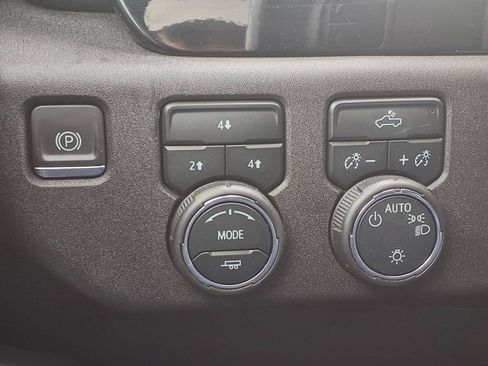 Used 2024 Chevrolet Silverado 2500 LT AWD/4WD image 15