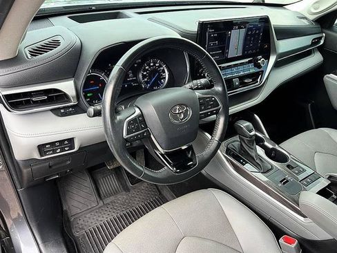 Used 2021 Toyota Highlander Platinum FWD image 15