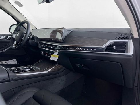 Used 2025 BMW X7 xDrive40i AWD/4WD image 24