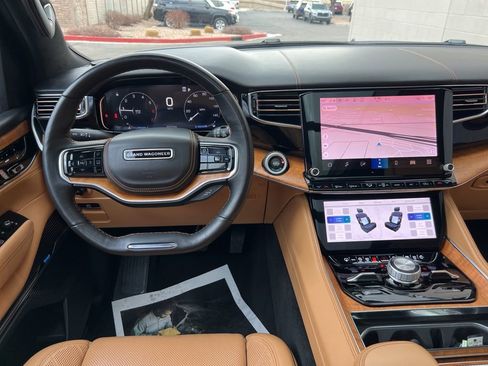 Used 2023 Jeep Grand Wagoneer Series III image 24