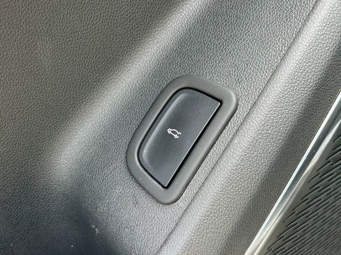 Used 2025 GMC Acadia Elevation FWD image 25