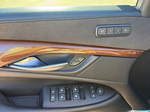 Used 2018 Cadillac Escalade Luxury image 11
