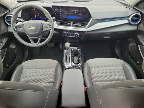 Used 2025 Chevrolet Trax LT FWD image 14