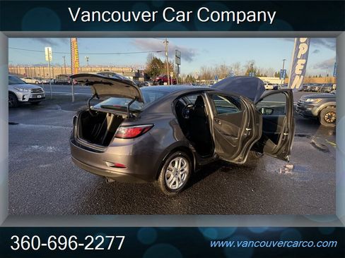 Used 2018 Toyota Yaris iA image 31