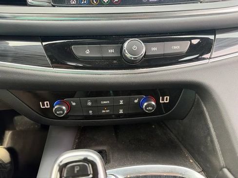 Used 2020 Buick Enclave Essence AWD/4WD image 21