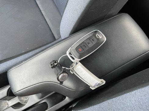 Used 2025 Nissan Versa SV FWD image 21