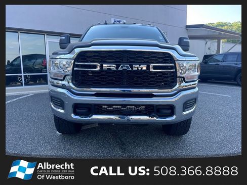 Used 2024 RAM 2500 Tradesman w/ Chrome Appearance Group AWD/4WD image 9