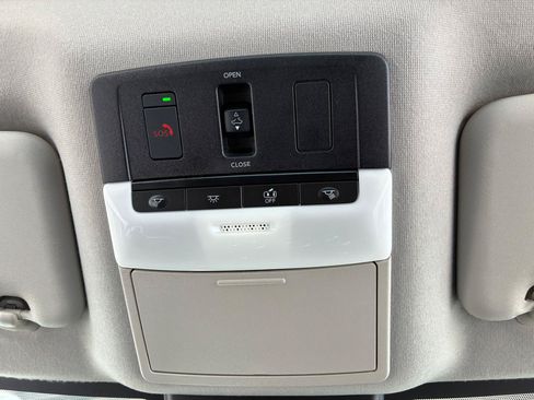 Used 2025 Nissan Sentra SR w/ SR Premium Package FWD image 10