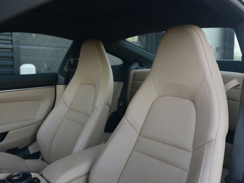 Used 2021 Porsche 911 Carrera RWD image 5