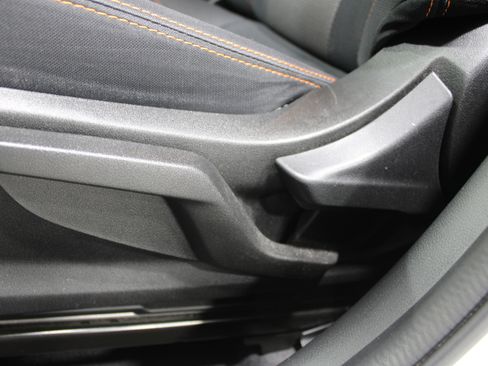 Used 2021 Subaru Crosstrek 2.0i Premium image 4