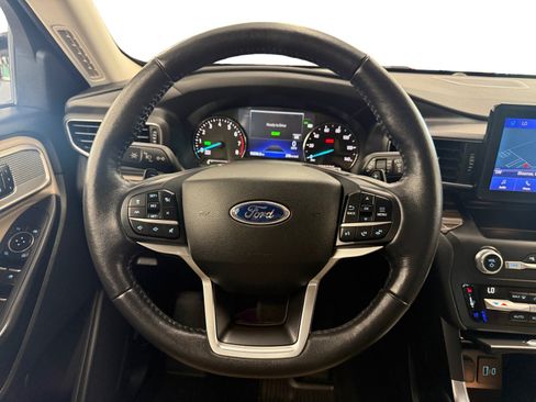 Used 2020 Ford Explorer Limited w/ Hybrid Equipment Group 310A AWD/4WD image 16