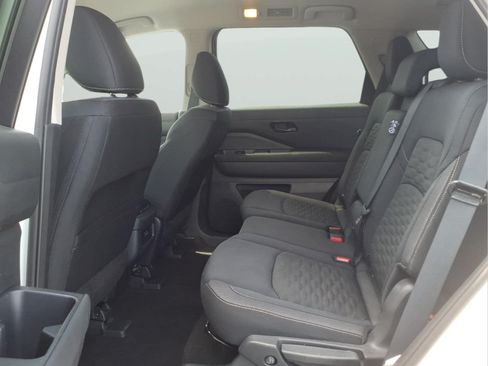 Used 2025 Nissan Pathfinder SV AWD/4WD image 14