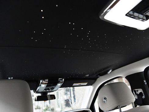 Used 2025 Rolls-Royce Cullinan image 24