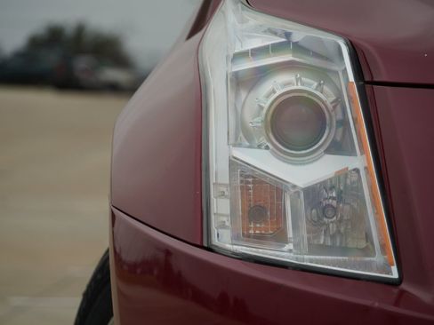 Used 2012 Cadillac SRX Luxury image 2