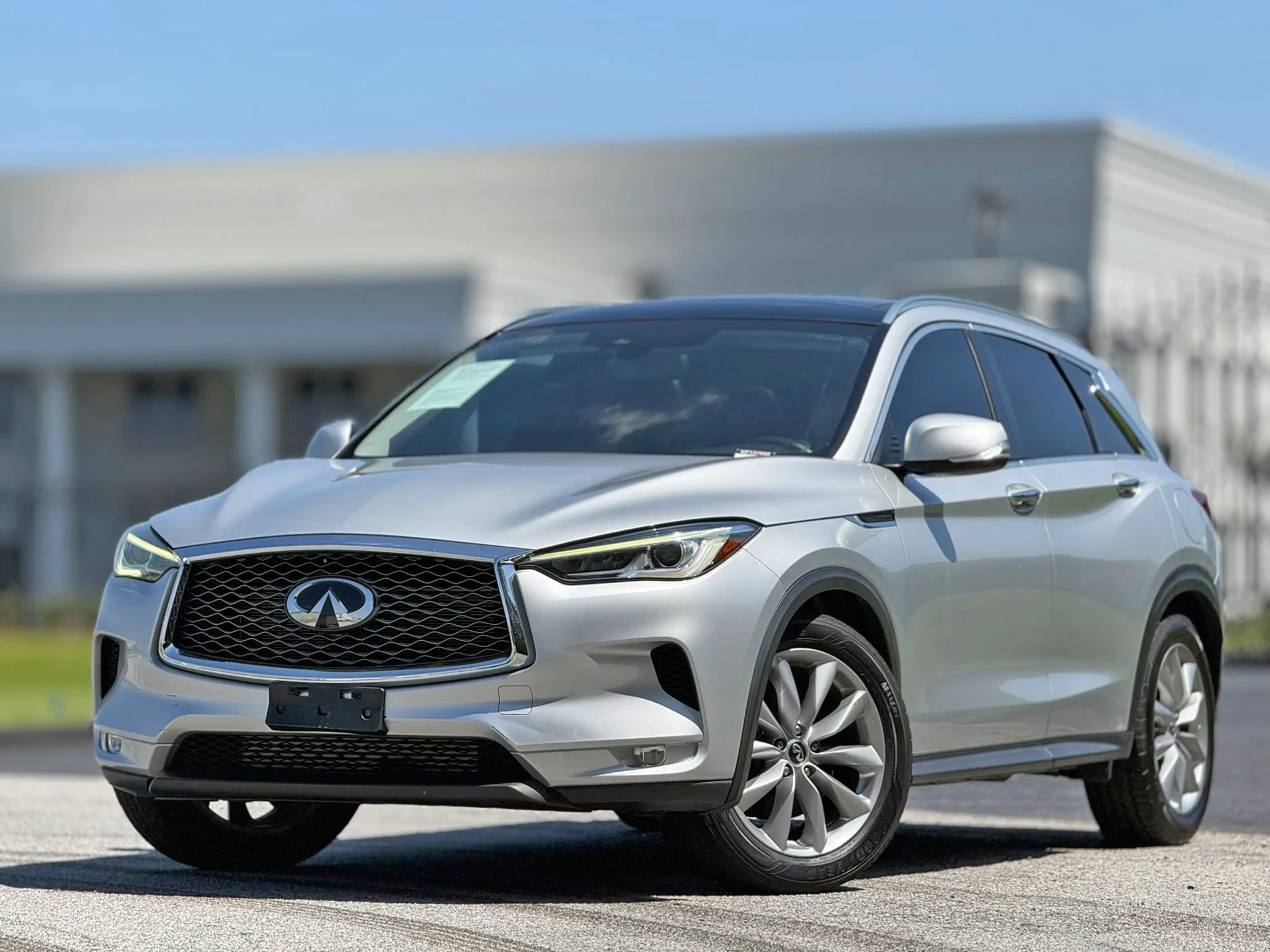 Used 2019 INFINITI QX50 Luxe AWD/4WD image 2