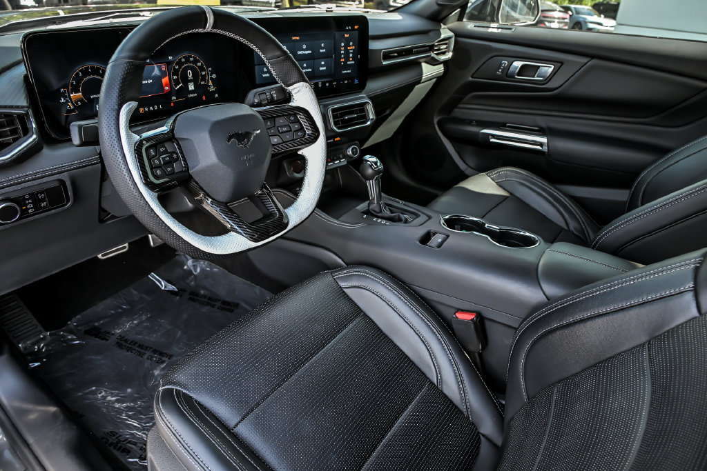 Certified 2025 Ford Mustang Coupe RWD image 11