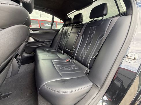 Used 2021 BMW M550i xDrive w/ Dynamic Handling Package AWD/4WD image 17