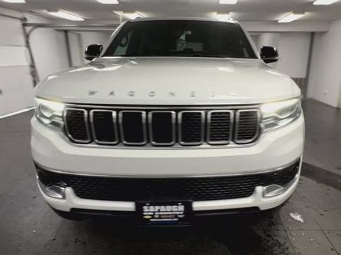 Used 2024 Jeep Wagoneer 4WD w/ Premium Group I image 3
