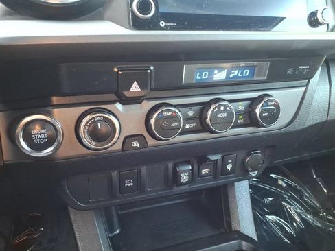 Used 2023 Toyota Tacoma TRD Off-Road AWD/4WD image 15