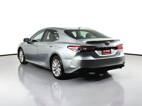 Used 2019 Toyota Camry LE FWD image 3
