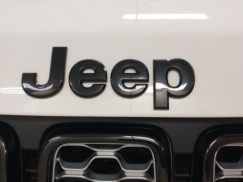 Used 2021 Jeep Grand Cherokee Laredo X AWD/4WD image 33