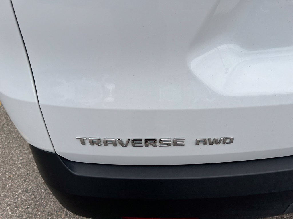 Used 2022 Chevrolet Traverse LS AWD/4WD image 17